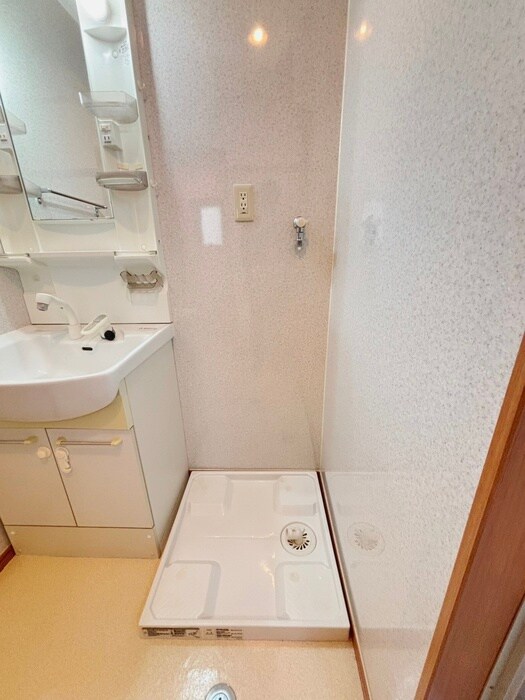 物件内観写真13　(洗濯機置場)