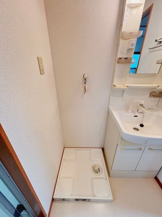 物件内観写真15　(洗濯機置場)