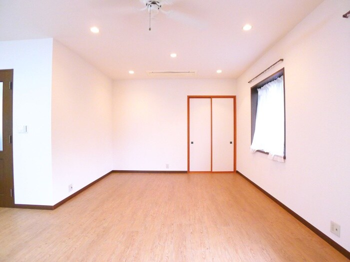 旭町2丁目戸建の居室