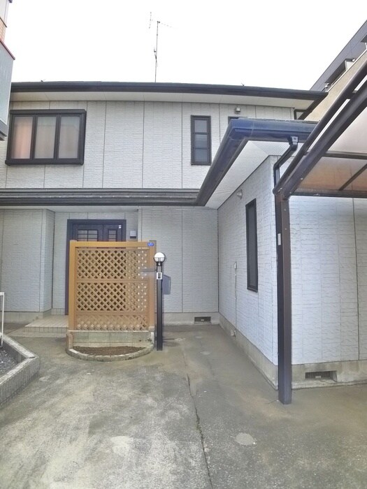 物件外観写真4　(エントランス部分)