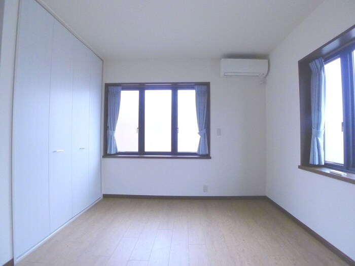 旭町2丁目戸建の居室