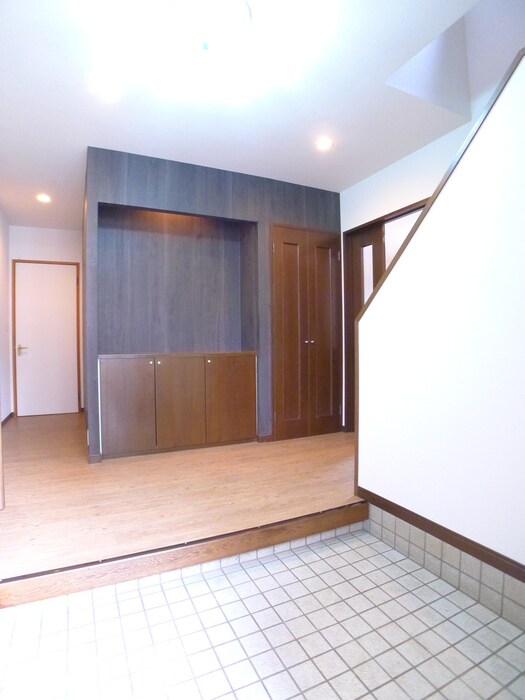 旭町2丁目戸建の玄関