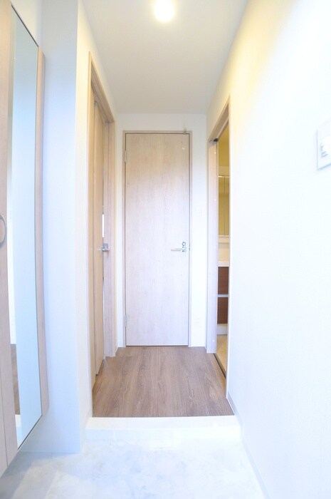 物件内観写真7　(玄関)