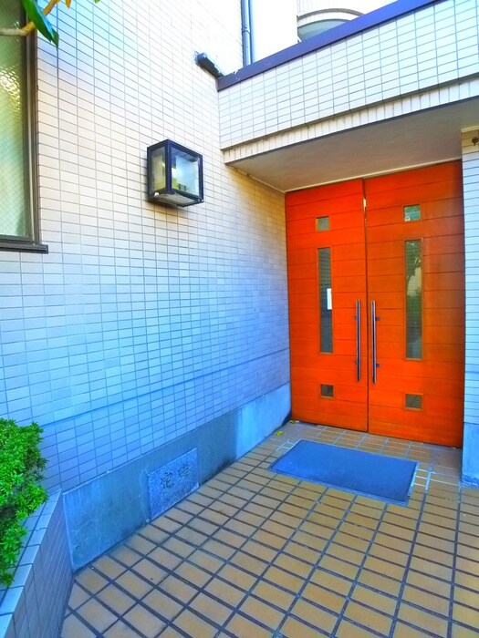 物件外観写真3　(エントランス部分)