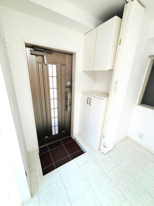 物件内観写真12　(玄関)