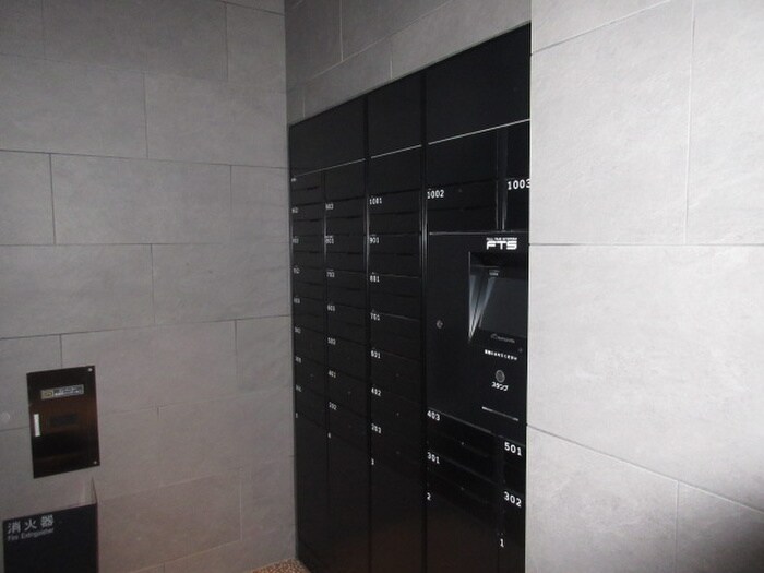 物件外観写真4　(エントランス部分)