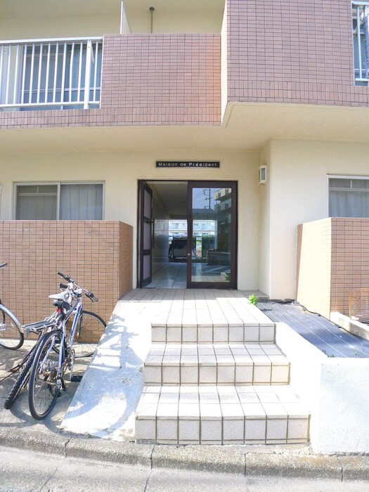 物件外観写真3　(エントランス部分)