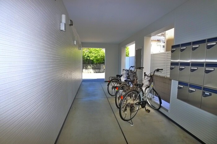 物件外観写真4　(エントランス部分)