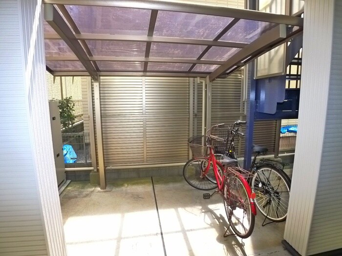 物件外観写真5　(駐輪場)