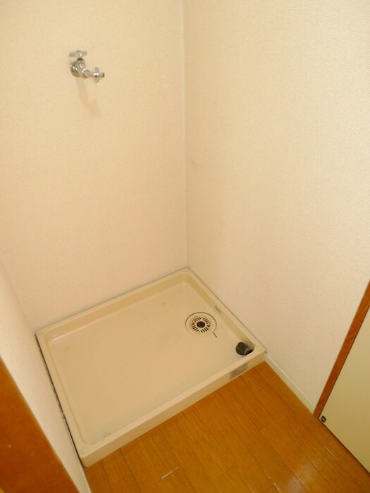 物件内観写真12　(洗濯機置場)