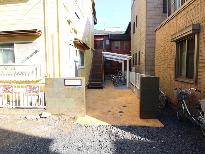 物件外観写真3　(エントランス部分)