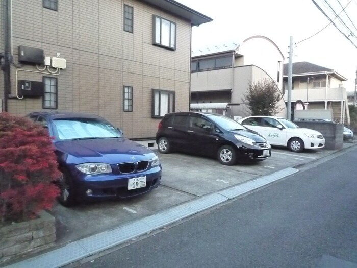 物件外観写真5　(駐車場)