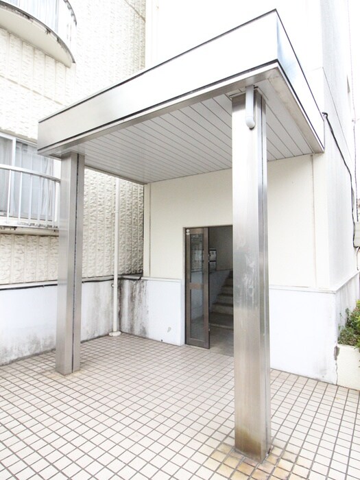 物件外観写真4　(エントランス部分)