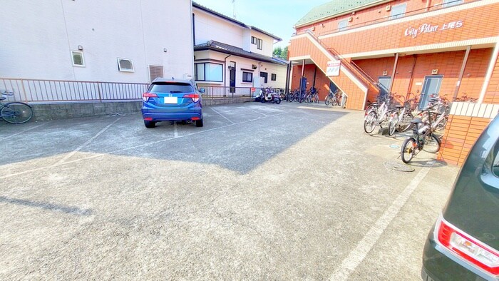 物件外観写真4　(駐車場)