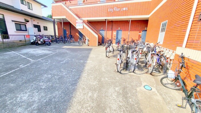 物件外観写真5　(駐輪場)