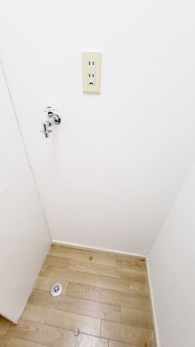 物件内観写真13　(洗濯機置場)