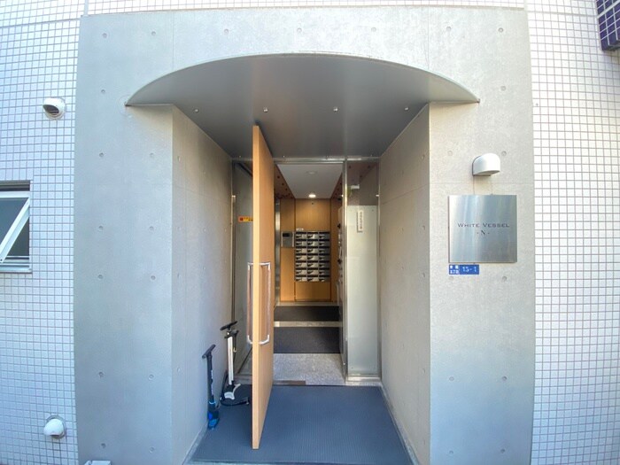 物件外観写真4　(エントランス部分)