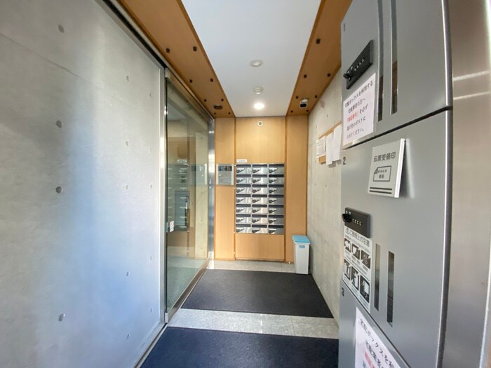 物件外観写真5　(エントランス部分)