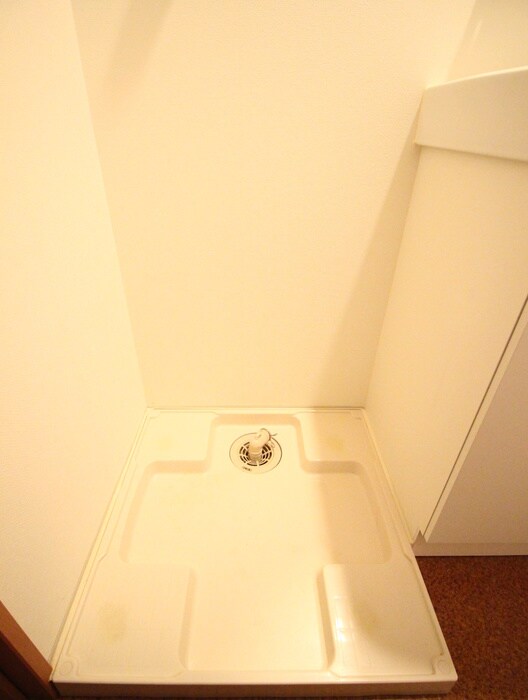 物件内観写真14　(洗濯機置場)