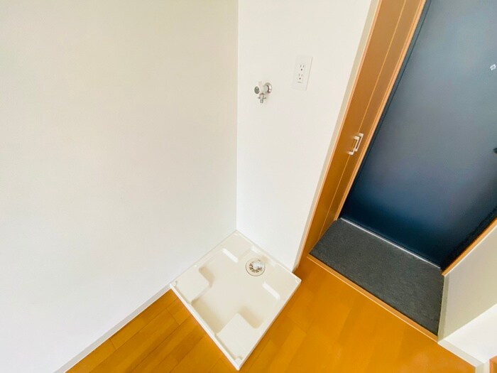 物件内観写真16　(洗濯機置場)