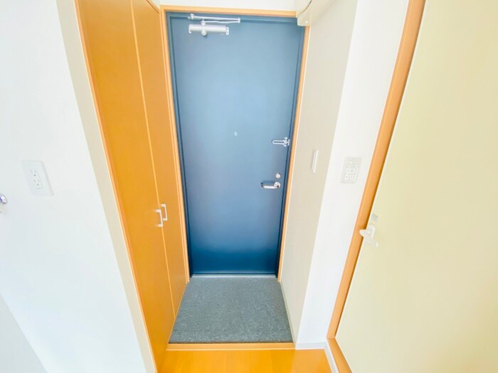 物件内観写真17　(玄関)