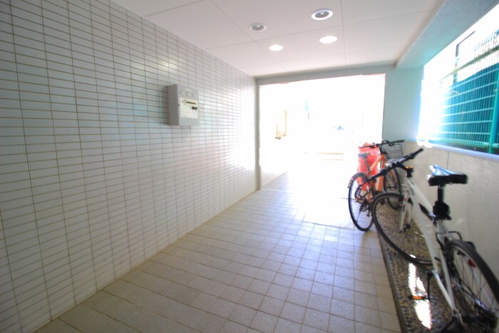 物件外観写真5　(エントランス部分)