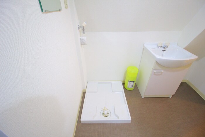 物件内観写真14　(洗濯機置場)