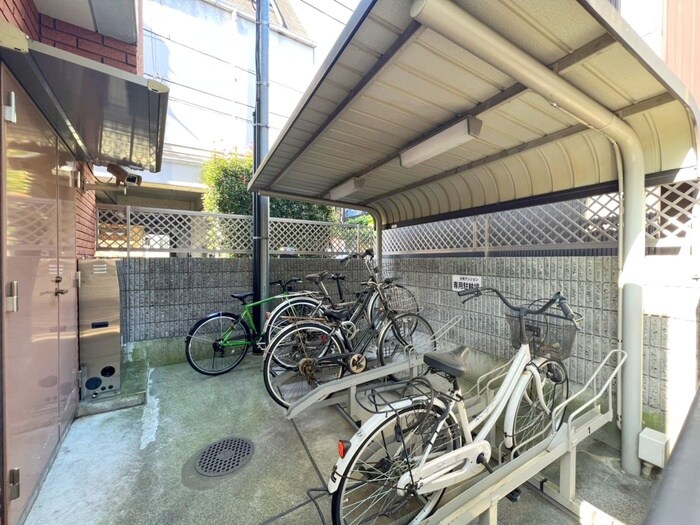 物件外観写真3　(駐輪場)