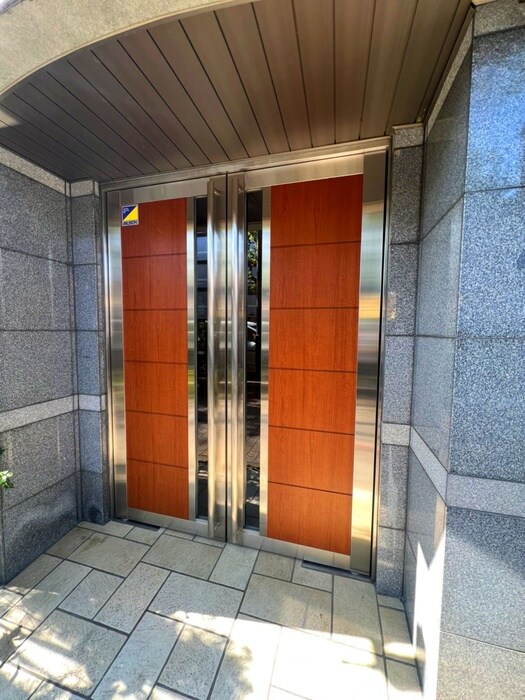 物件外観写真4　(エントランス部分)