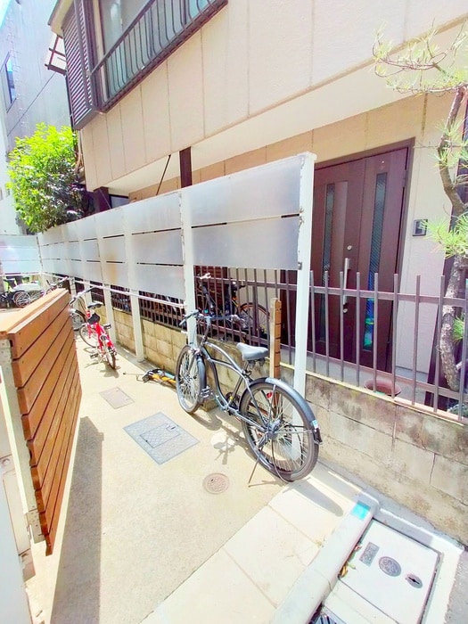 物件外観写真3　(駐輪場)