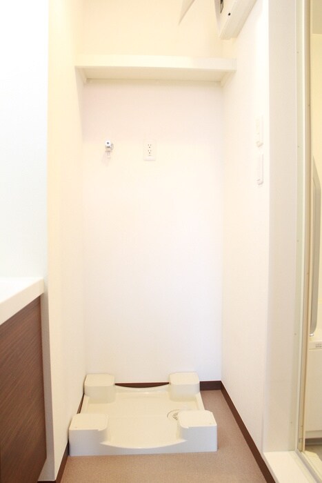 物件内観写真11　(洗濯機置場)