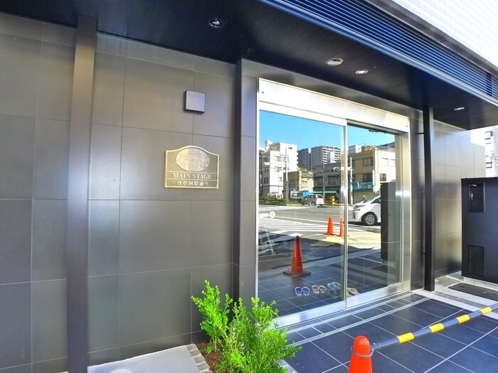 物件外観写真2　(エントランス部分)