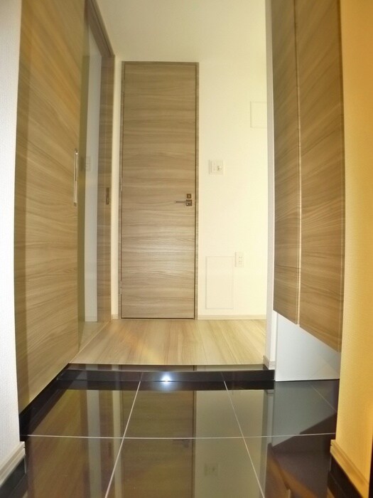 物件内観写真7　(玄関)