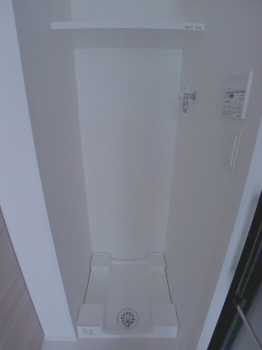 物件内観写真12　(洗濯機置場)