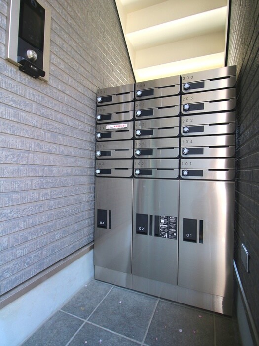 物件外観写真4　(エントランス部分)