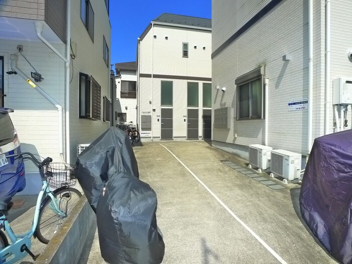 物件外観写真3　(エントランス部分)