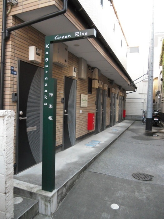 物件外観写真2　(エントランス部分)