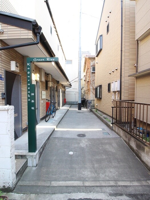 物件外観写真4　(エントランス部分)