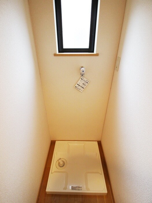 物件内観写真11　(洗濯機置場)