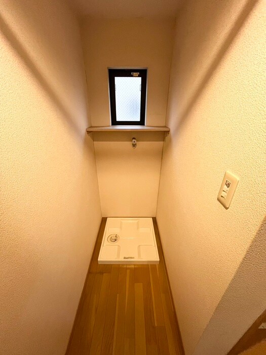 物件内観写真18　(洗濯機置場)