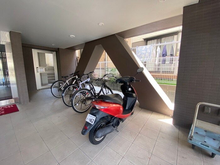 物件外観写真3　(駐輪場)