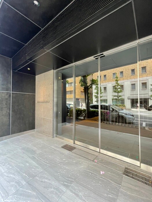 物件外観写真6　(エントランス部分)