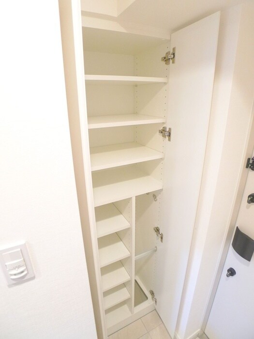 物件内観写真10　(靴箱)