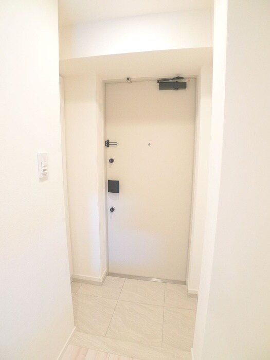 物件内観写真18　(玄関)