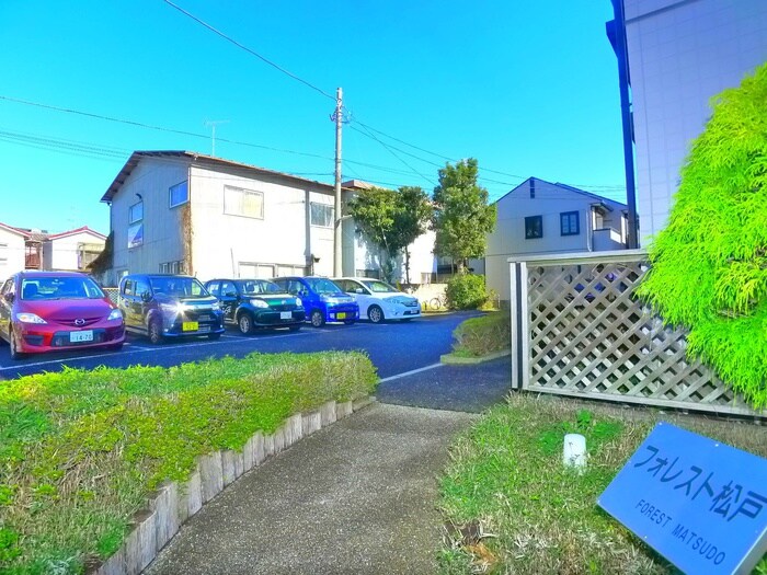 物件外観写真3　(駐車場)