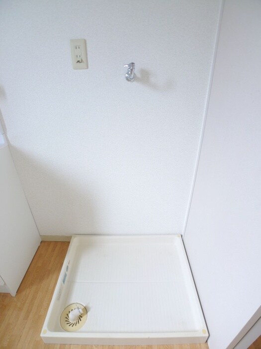 物件内観写真13　(洗濯機置場)