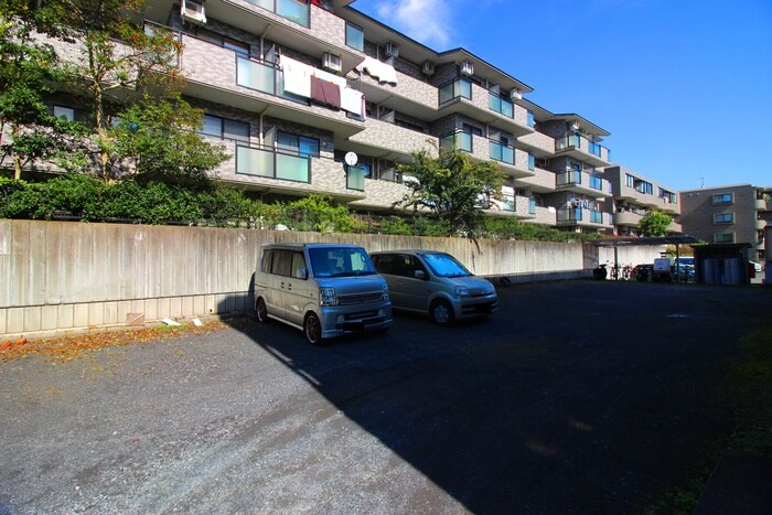 物件外観写真4　(駐車場)