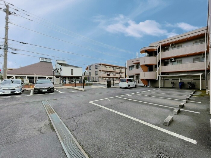 第９旭マンションの駐車場