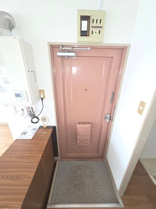 物件内観写真7　(玄関)