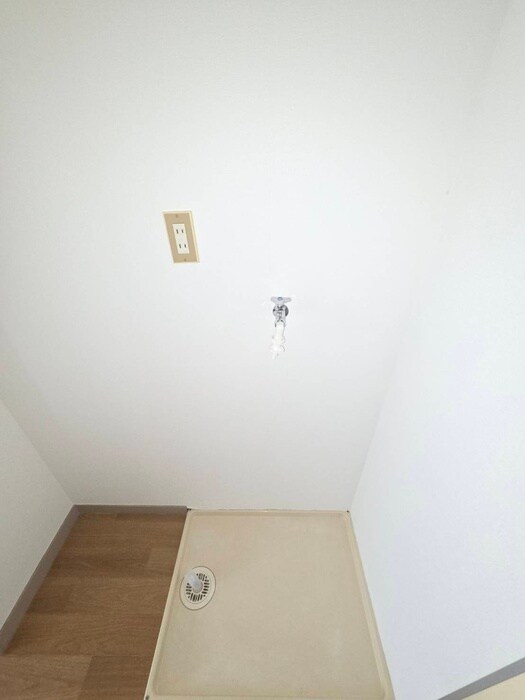 物件内観写真11　(洗濯機置場)